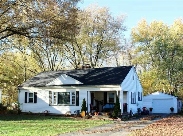 352 Colonial Dr, Youngstown, OH 44505