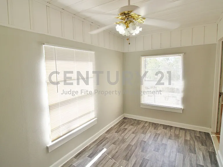 3427 Kinmore St — Photo 19