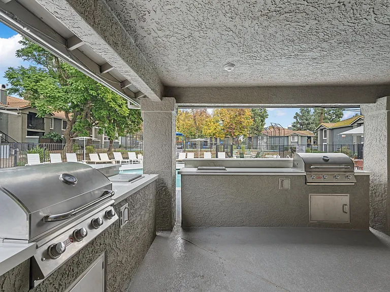 Outdoor Grills at Citrine Hills, Ontario, CA 91761