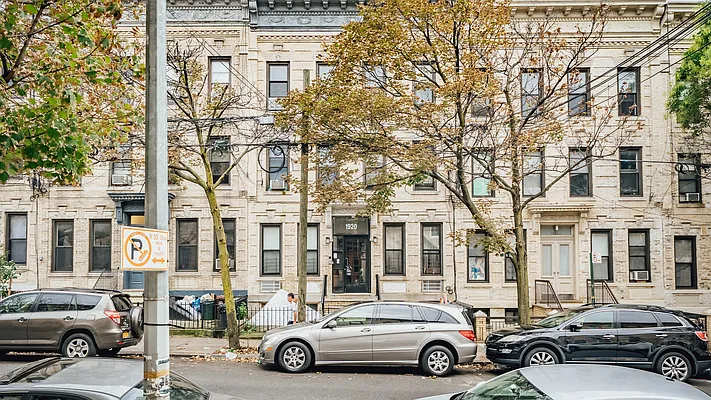 Rented by Compass | media 22