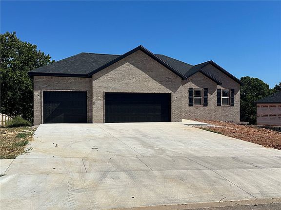 2nd image of 916 Red Cedar Pl
