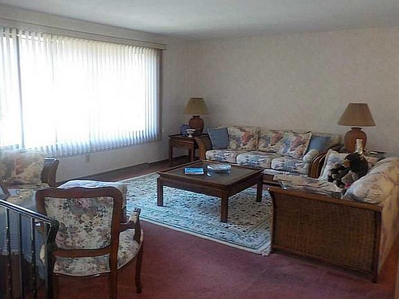 4th image of 25 Cynthia Dr