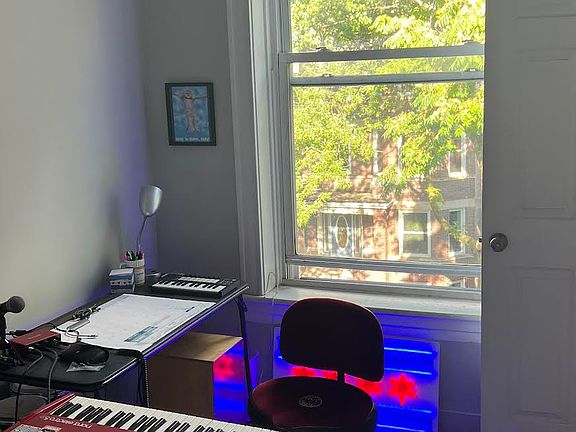 Guest Bedroom 1 music studio