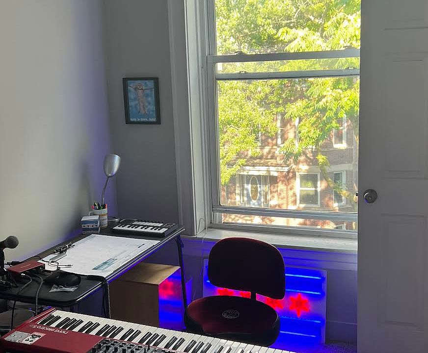 Guest Bedroom 1 music studio