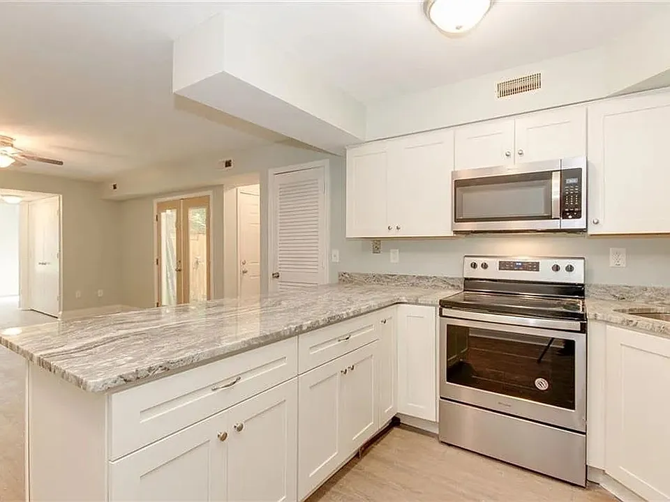 1041 Angler Ln