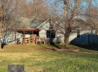3832 S Sunrise Ave, Springfield, MO 65807