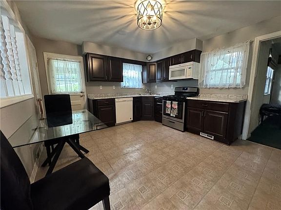 3rd image of 501 Hoover Rd