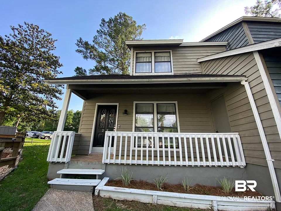 28 Lake Shore Dr