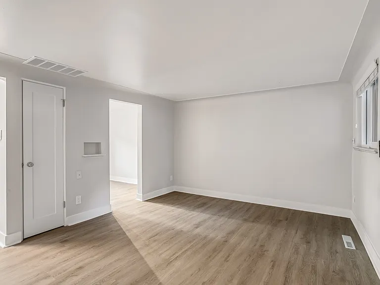 2421 S Gaylord St — Photo 34