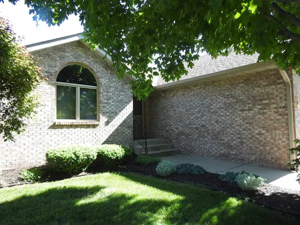 1025 High Point Dr, Rockton, IL 61072