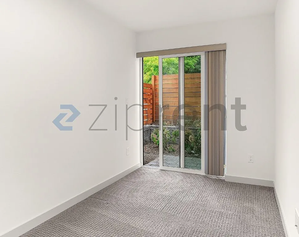 3 bed, 2.5 bath, 1550 sqft, $4,250 — Photo 4