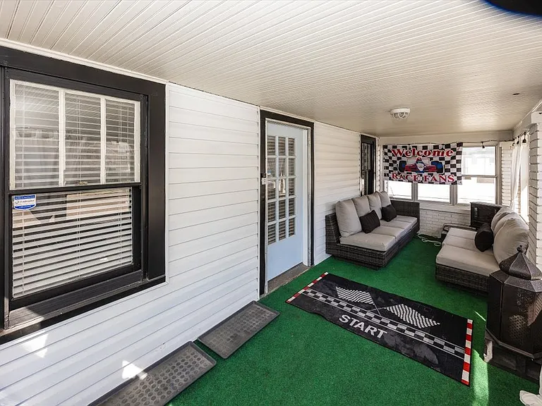 6140 Winthrop Ave — Photo 3