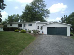 4917 Saunders Settlement Rd, Lockport, NY 14094