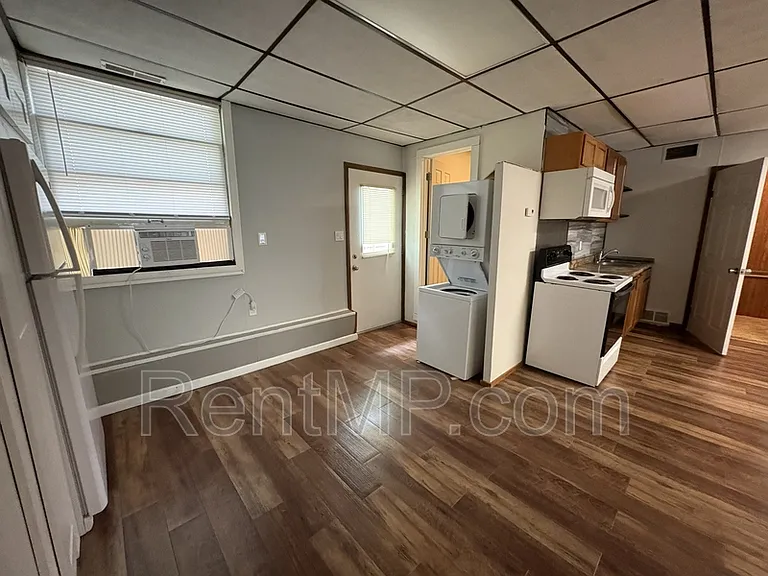 931 S Fancher Ave #B — Photo 5