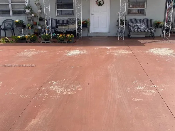 4930 NW 4th St, Miami, FL 33126