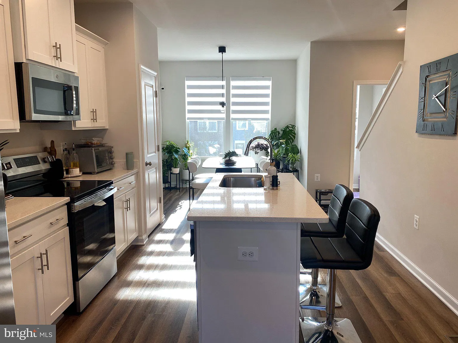 2 bed, 2.5 bath, 1397 sqft, $2,050 — Photo 2