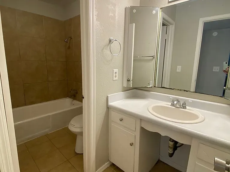 Spacious 1 Bed 1 Bath — Photo 8