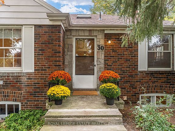 3rd image of 30 Barbara Cres