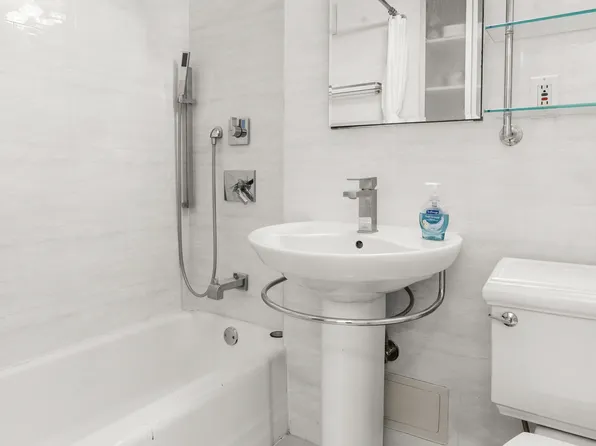 345 East 69th Street image 10 of 16