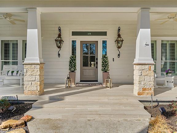 4th image of 19 Pipers Meadow St