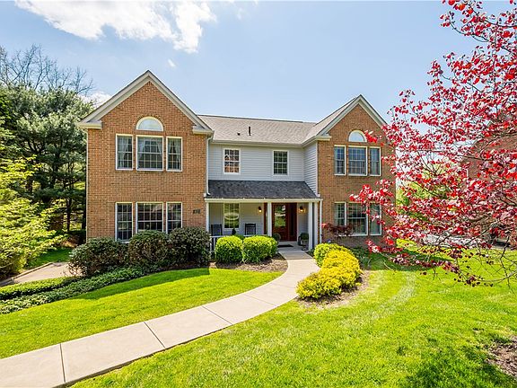 5th image of 102 Foxwood Dr