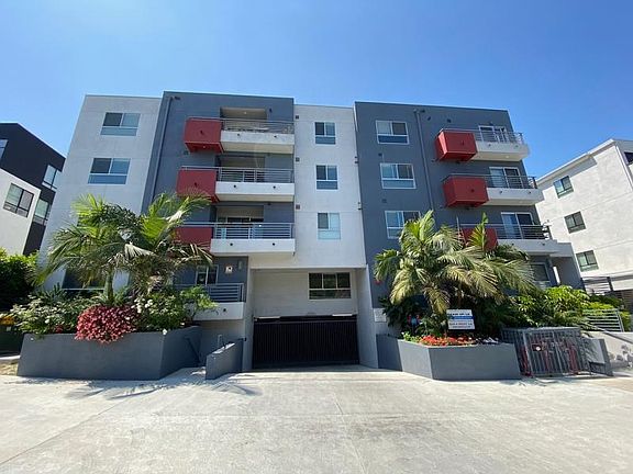 2nd image of 5026 Rosewood Ave #500