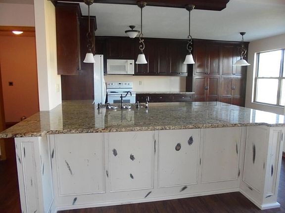 5th image of 951 River Trail Dr