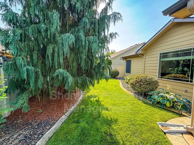 2328 E Satterfield St — Photo 37