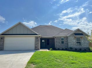 908 Madden St, Tontitown, AR 72762