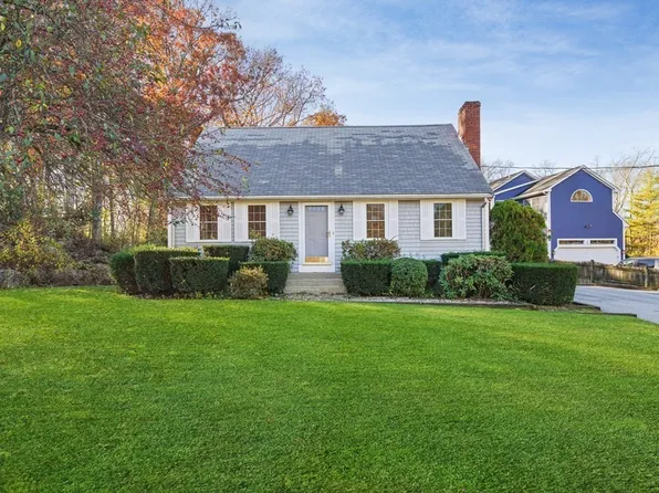 11 Whalen Dr, North Attleboro, MA 02760