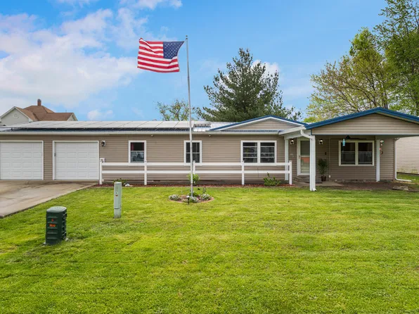 315 S Pine St, Arcola, IL 61910