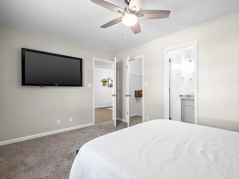 713 Princeton Cir — Photo 4