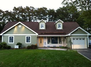 32 Rocket Dr, Islip Terrace, NY 11752