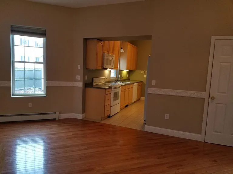 585 Beech St N #1 — Photo 6