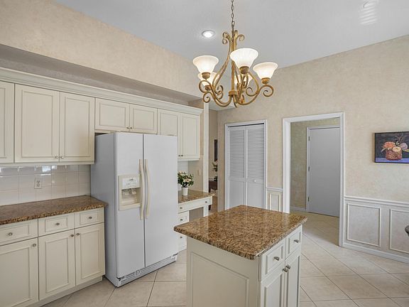 3rd image of 504 NW Lambrusco Drive