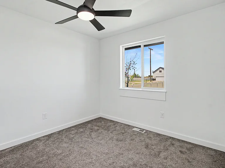 377 W 450 S — Photo 12