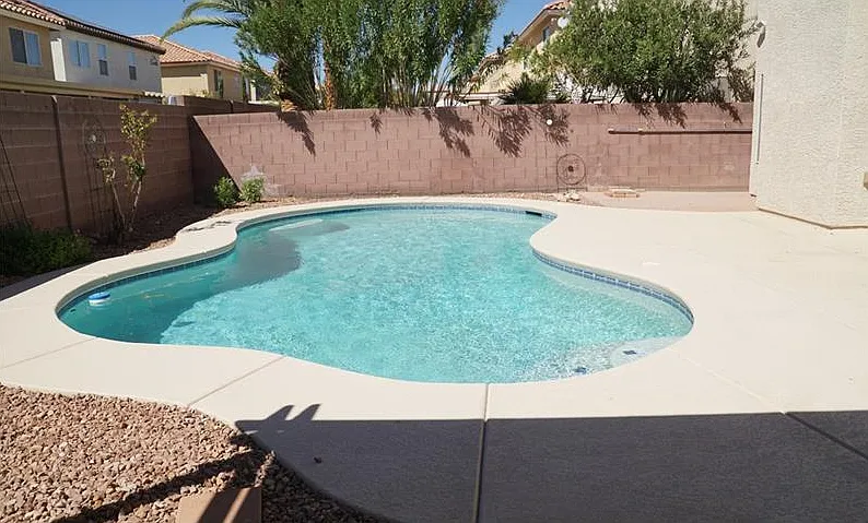 5 bed, 2742 sqft, $2,750 — Photo 2