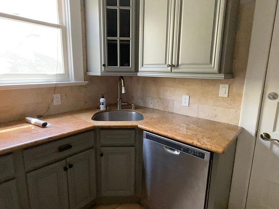 5th image of 1263 Clay St