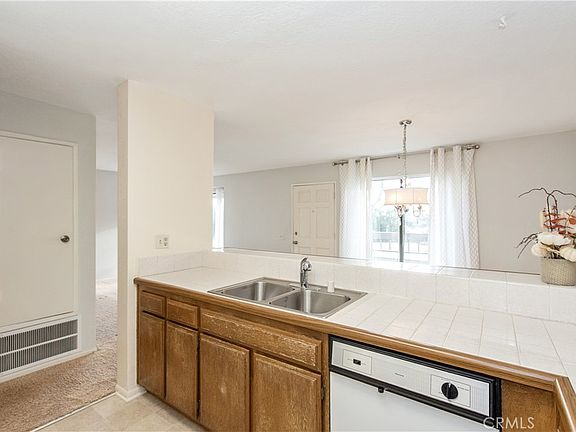 4th image of 25728 View Pointe