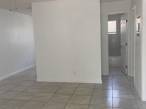 2nd image of 922 NW 2nd St #3