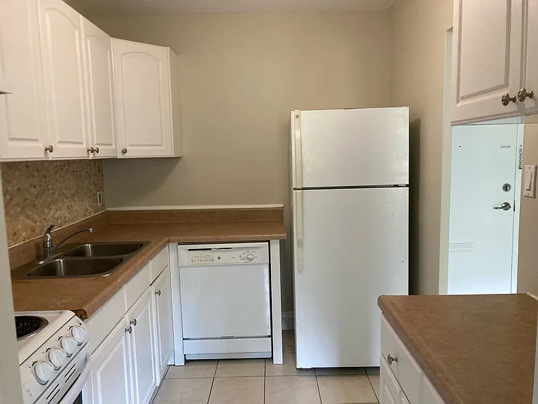 45 Paisley Blvd W — Photo 18