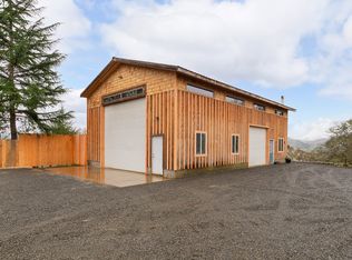 2121 Circle Dr, Roseburg, OR