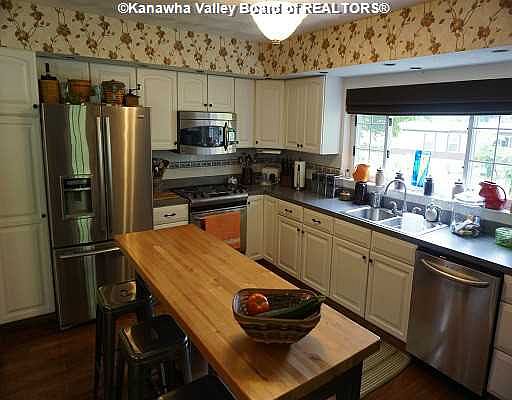 3rd image of 3951 Sissonville Dr