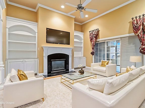 2nd image of 824 Livania Ln