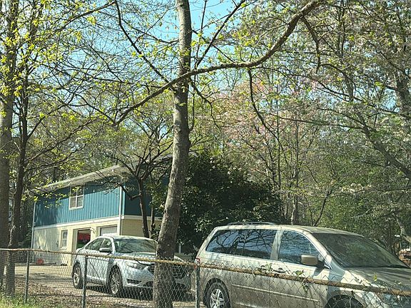3rd image of 845 Sherbrooke Dr SE