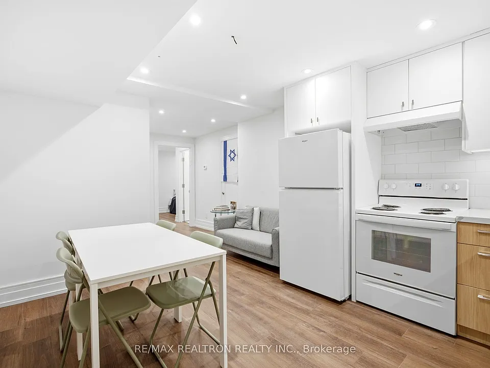 220 Hillhurst Blvd #2