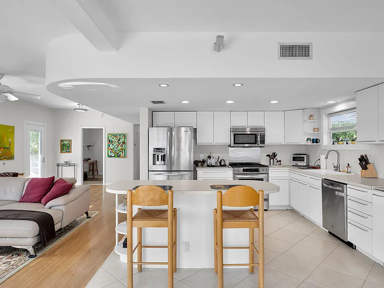 314 Loeb Ave — Photo 14