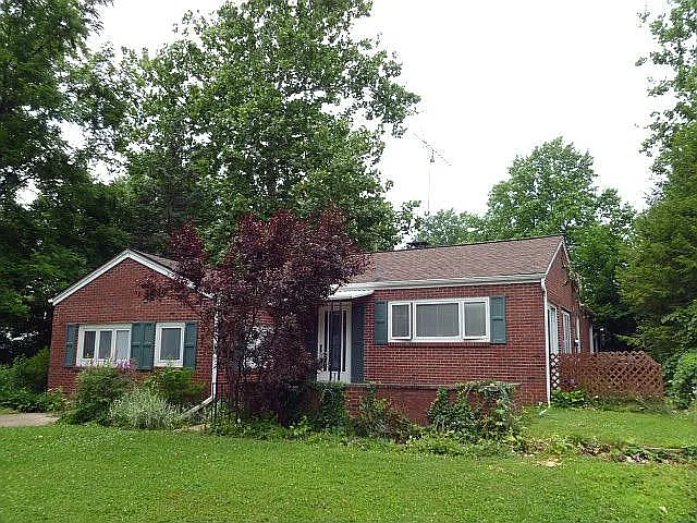 321 Elmwood Dr photo 1