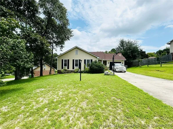 5022 Sycamore Dr, Hope Mills, NC 28348