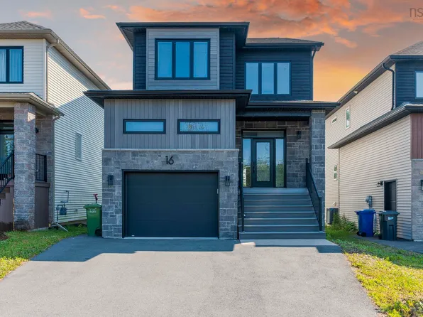16 Breaktrail Dr, Halifax, NS B4B 2J7